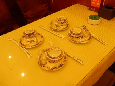 中国のレストランの食器セット
