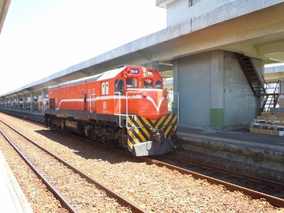 台東の乗り換え待ち列車