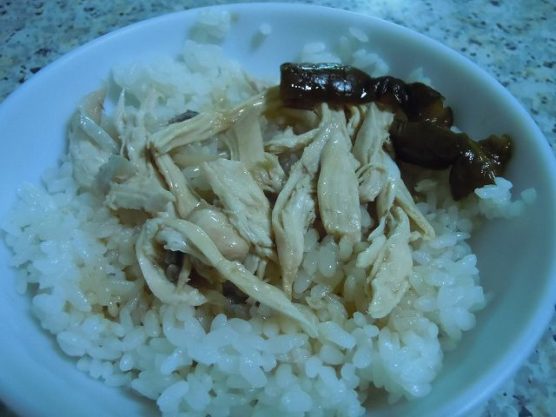 台湾名物の鶏肉飯