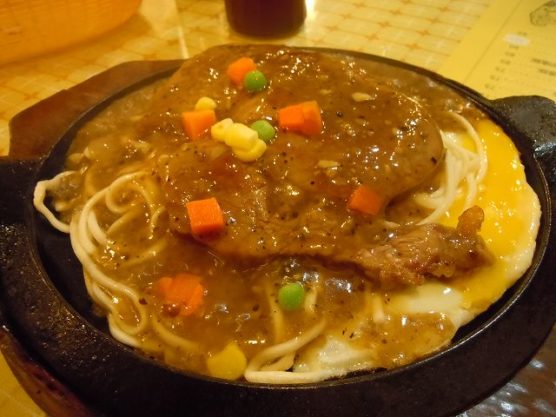 鉄板ジュージュー牛肉ステーキ