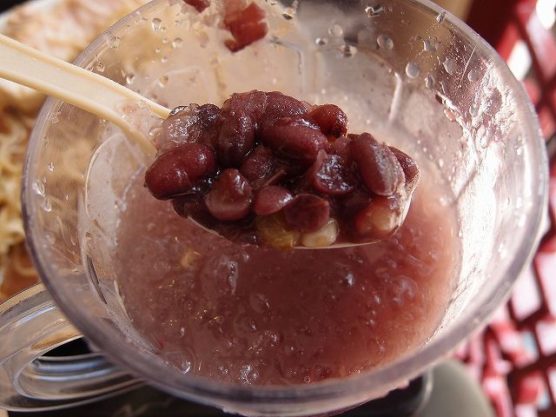 氷をかき分けると小豆の宝